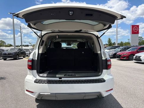 Used 2024 Nissan Armada SL w/ Captain's Chairs Package AWD/4WD image 9