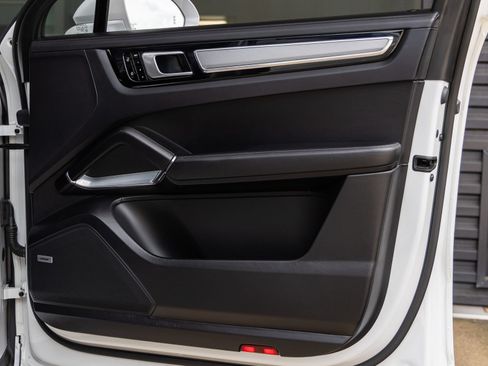 Certified 2020 Porsche Cayenne Turbo AWD/4WD image 45