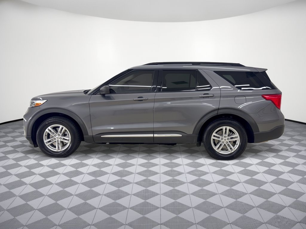 Used 2021 Ford Explorer XLT w/ Equipment Group 202A RWD image 2