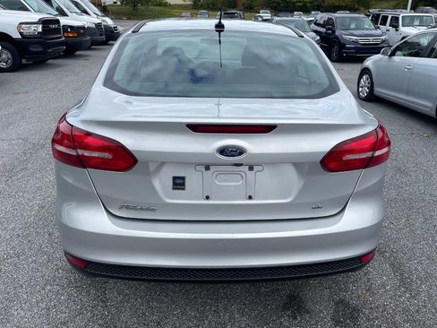 Used 2017 Ford Focus SE image 5