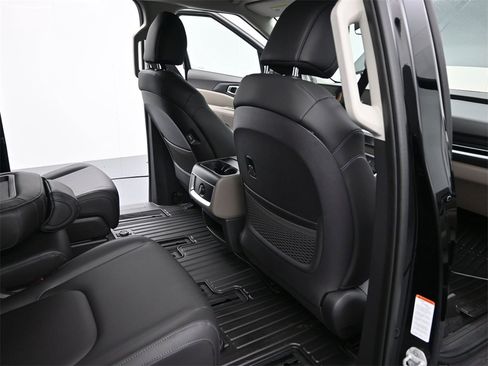 New 2026 Kia Carnival LXS image 20