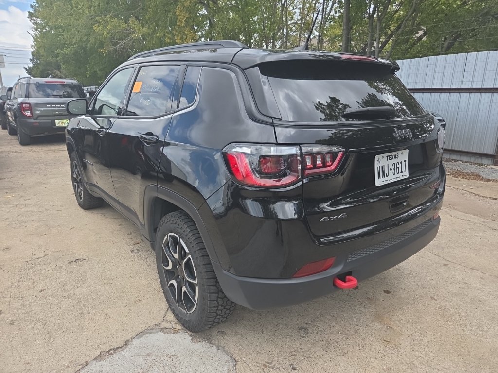 Used 2025 Jeep Compass Trailhawk AWD/4WD image 8