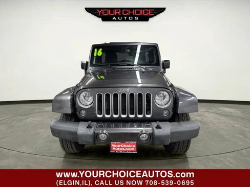 Used 2016 Jeep Wrangler Unlimited Sahara w/ Connectivity Group AWD/4WD image 9