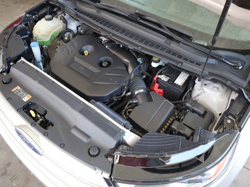 Used 2016 Ford Edge SEL image 31