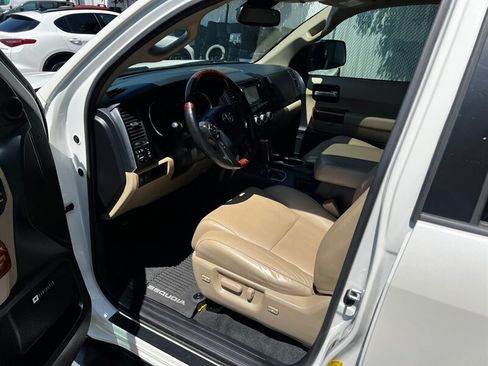 Used 2019 Toyota Sequoia Platinum w/ Carpet Mat Package (TMS) AWD/4WD image 18