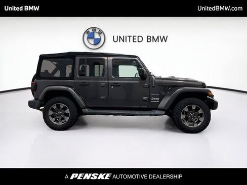 Used 2018 Jeep Wrangler Unlimited Sahara AWD/4WD image 4