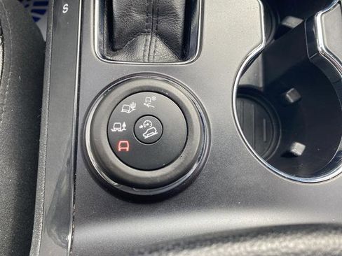 Used 2018 Ford Explorer XLT w/ Equipment Group 202A image 21