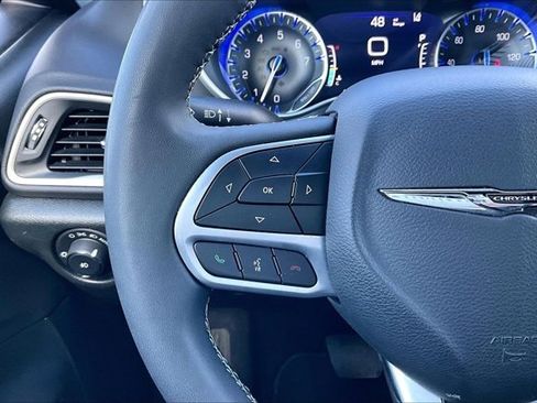 Used 2025 Chrysler Pacifica Select FWD image 11