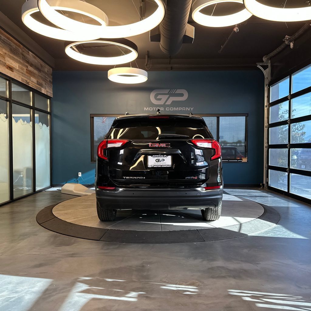 Used 2022 GMC Terrain AT4 w/ Tech Package AWD/4WD image 4