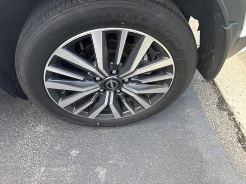 Used 2023 Nissan Kicks SV FWD image 11