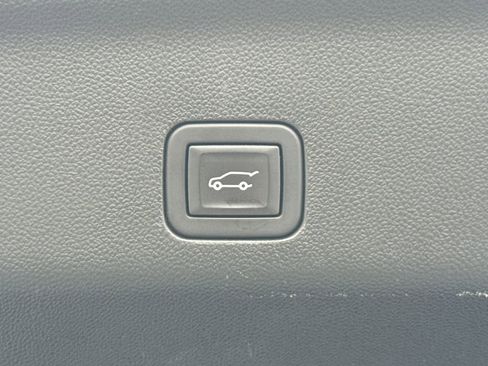 Used 2024 Chevrolet Tahoe LT RWD image 11