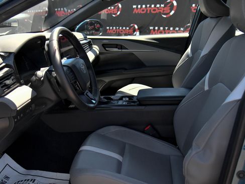 Used 2025 Toyota Camry SE FWD image 18