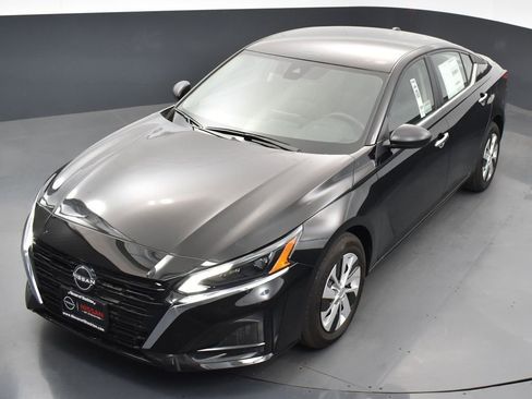 Used 2025 Nissan Altima 2.5 S image 44