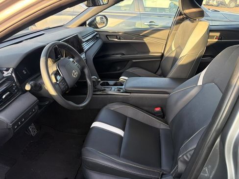 Used 2025 Toyota Camry SE FWD image 2