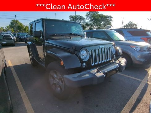 Used 2017 Jeep Wrangler Sahara w/ Connectivity Group AWD/4WD image 3