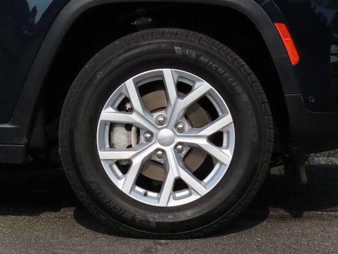 Certified 2023 Jeep Grand Cherokee Limited w/ Luxury Tech Group II AWD/4WD image 14