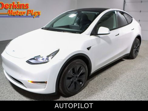 Used 2024 Tesla Model Y Long Range image 1
