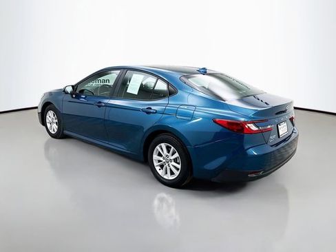 Used 2025 Toyota Camry LE image 5