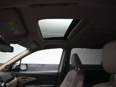 Used 2016 Honda Pilot Touring image 19