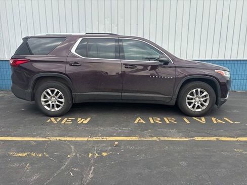 Used 2018 Chevrolet Traverse LT image 2