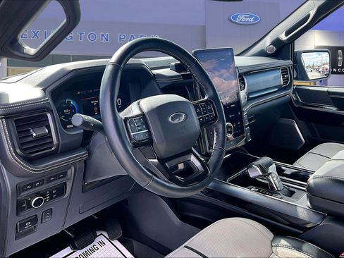 Used 2023 Ford F150 Lightning Platinum image 18