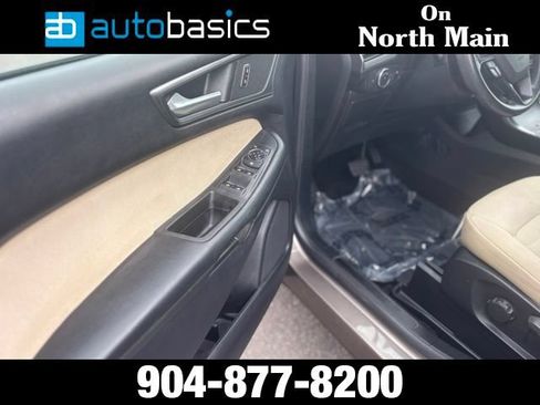 Used 2019 Ford Edge SE FWD image 19