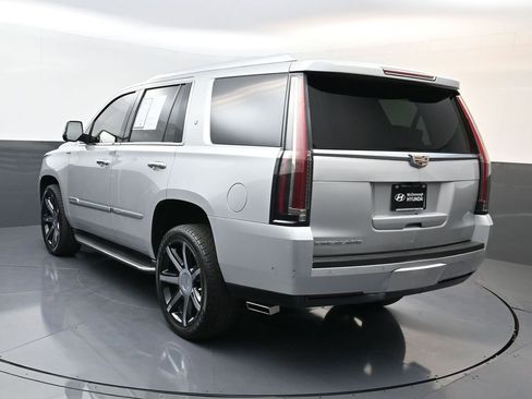 Used 2018 Cadillac Escalade Luxury image 5