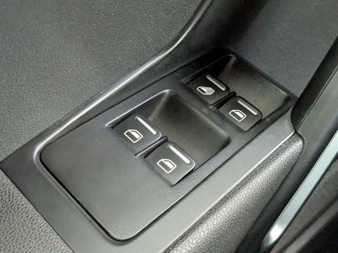 Used 2015 Volkswagen Beetle TDI FWD image 23