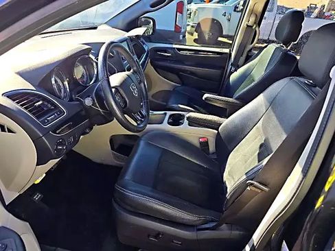 Used 2017 Dodge Grand Caravan SXT image 8