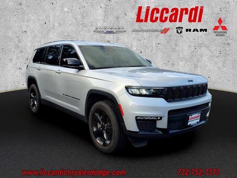 Used 2023 Jeep Grand Cherokee L Limited w/ Black Appearance Package AWD/4WD image 1