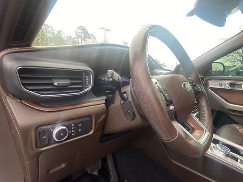 Certified 2021 Ford Explorer King Ranch image 9