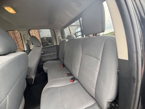 Used 2018 RAM 1500 Classic SLT AWD/4WD image 14