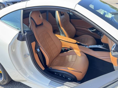 Used 2017 Ferrari California T image 38
