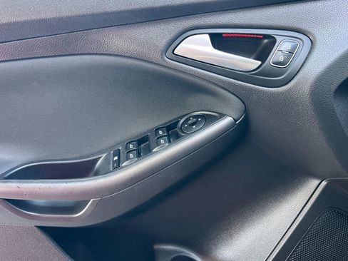 Used 2017 Ford Focus SEL FWD image 13
