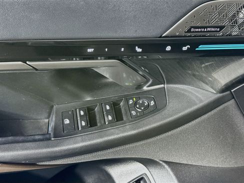 Used 2024 BMW 530i w/ Premium Package RWD image 24