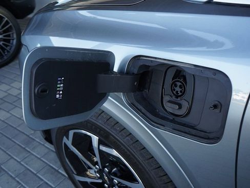 New 2025 Chevrolet Equinox EV LT image 14