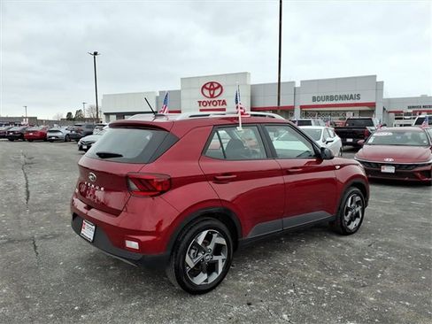 Used 2025 Hyundai Venue SEL image 3