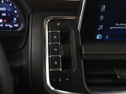 Used 2023 Chevrolet Suburban Premier image 28