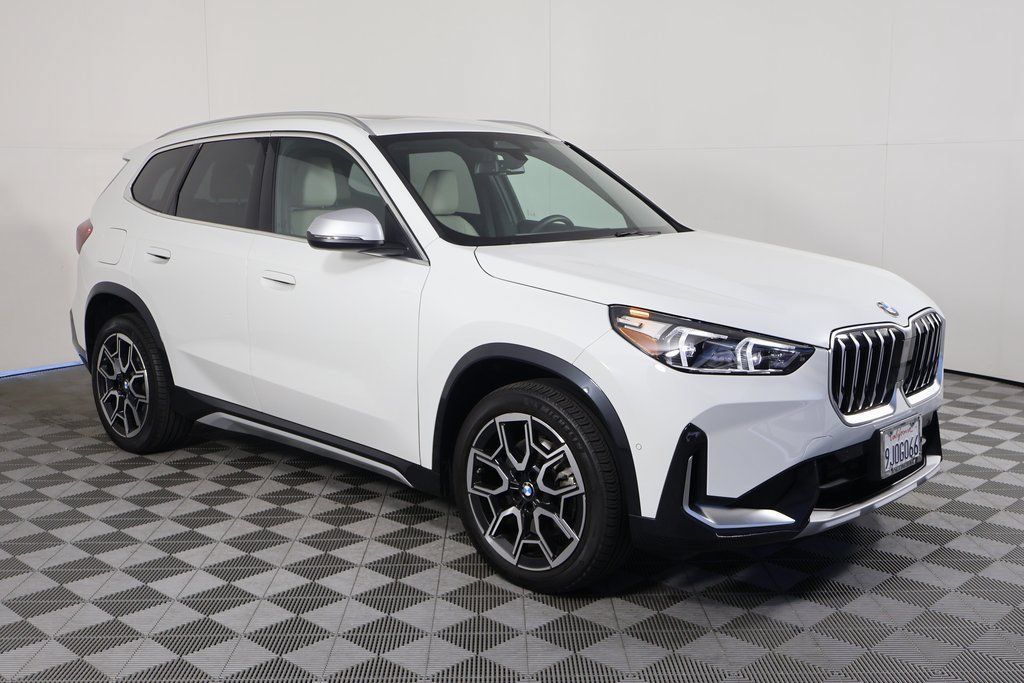 Used 2023 BMW X1 xDrive28i w/ Convenience Package AWD/4WD image 3
