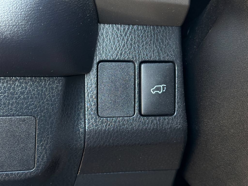 Used 2017 Toyota RAV4 XLE w/ Convenience Package AWD/4WD image 24