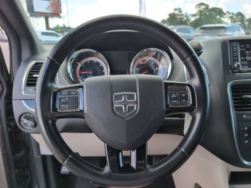Used 2020 Dodge Grand Caravan SXT FWD image 23