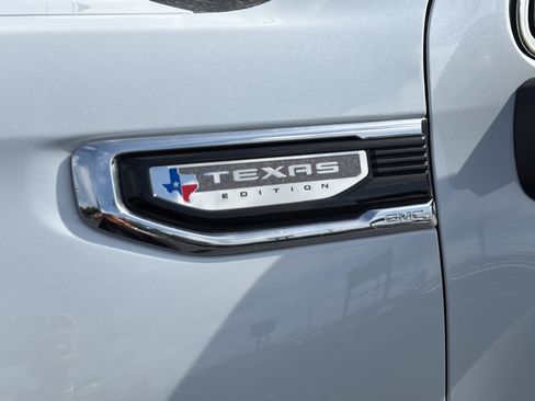 Used 2026 GMC Sierra 1500 SLT AWD/4WD image 10