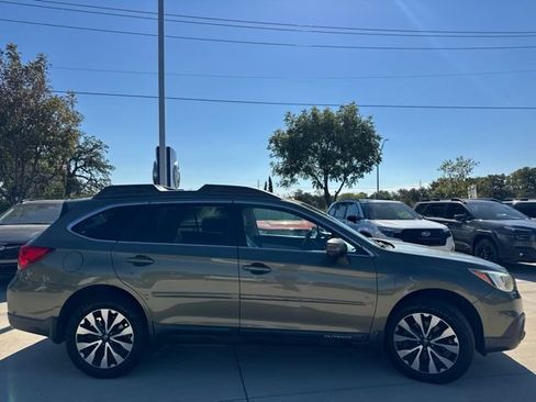Used 2016 Subaru Outback 2.5i Limited AWD/4WD image 2