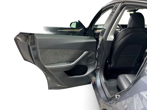 Certified 2023 Tesla Model Y Long Range AWD/4WD image 10