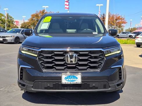 Used 2023 Honda Pilot LX image 2