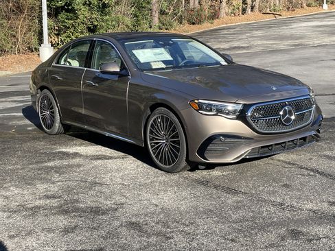 New 2026 Mercedes-Benz E 350 4MATIC Sedan image 4