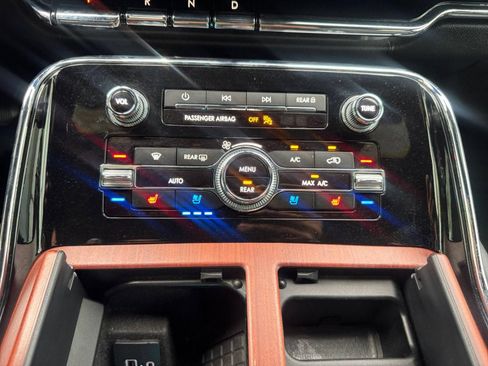 Used 2023 Lincoln Navigator Reserve AWD/4WD image 21
