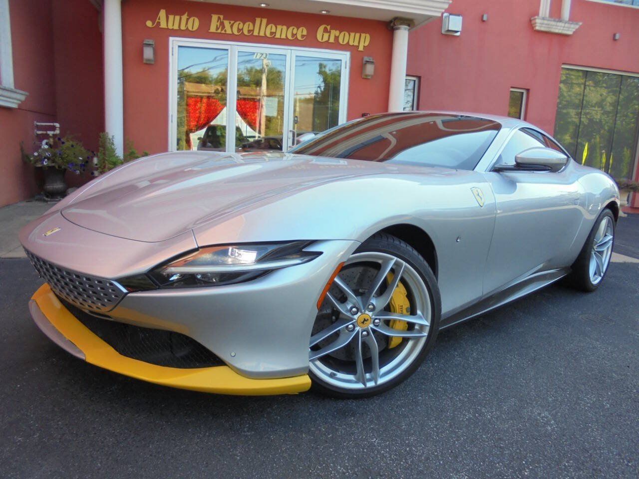 Used 2021 Ferrari Roma RWD image 32