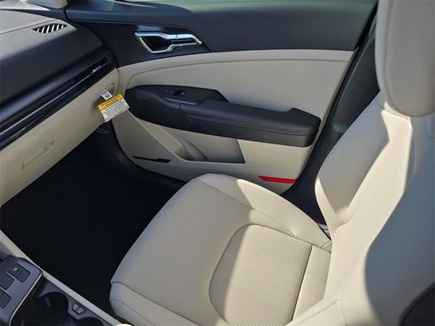 New 2026 Kia Sportage EX image 16