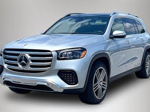 Used 2025 Mercedes-Benz GLS 450 4MATIC image 2